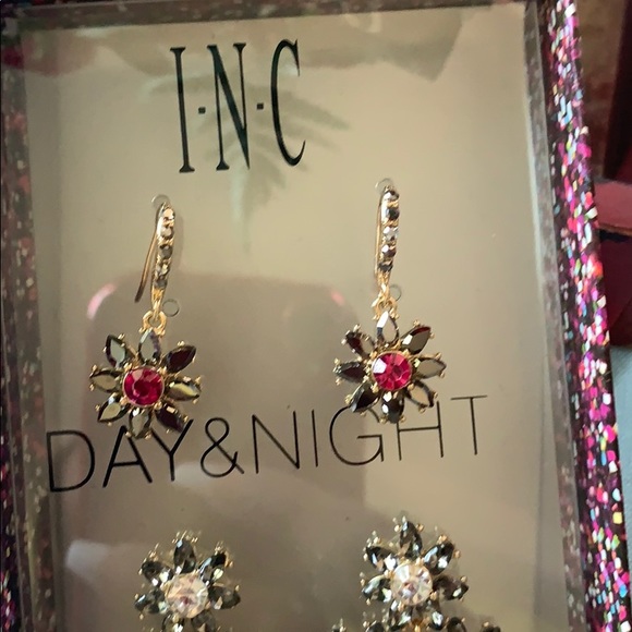 Beautiful earrings never worn , set of two . - Picture 3 of 3